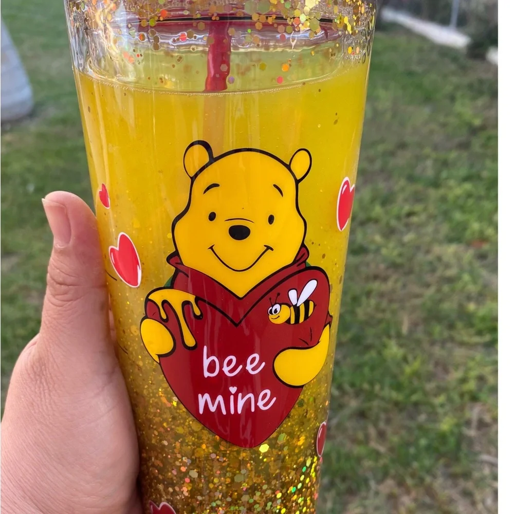 Winnie Pooh Starbucks Snowglobe 24 (venti) - Picture 3 of 10